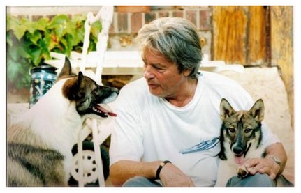 https://www.lebergerallemand.fr/images/alain-delon-chiens.jpg