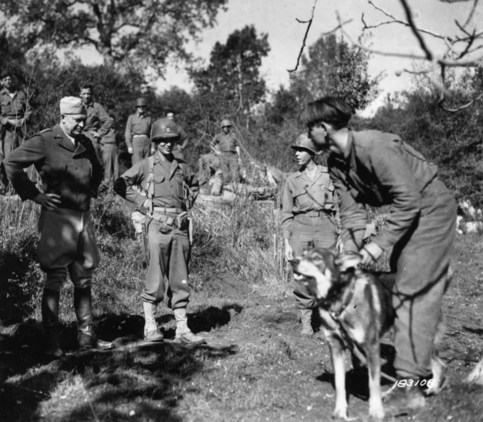 CHIPS et le Général EISENHOWER, 1945