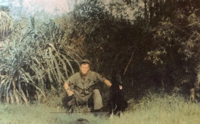 Le rôle d'un maître-chien de reconnaissance au Vietnam mis en lumière